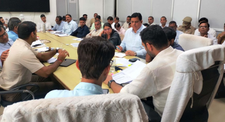 बरसात के समय सडकों की मरम्मत के लिए कोल्ड मिक्स प्लांट पद्धति अपनाऐं-जिला कलक्टर