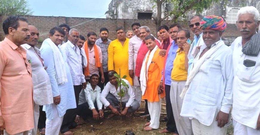 माली समाज झरणा महादेव कमेटी ने सावन महोत्सव के साथ किया पौधारोपण
