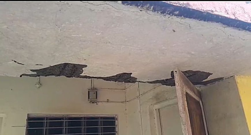 धमरेड का राजकीय स्वास्थ्य केंद्र भवन बीमार