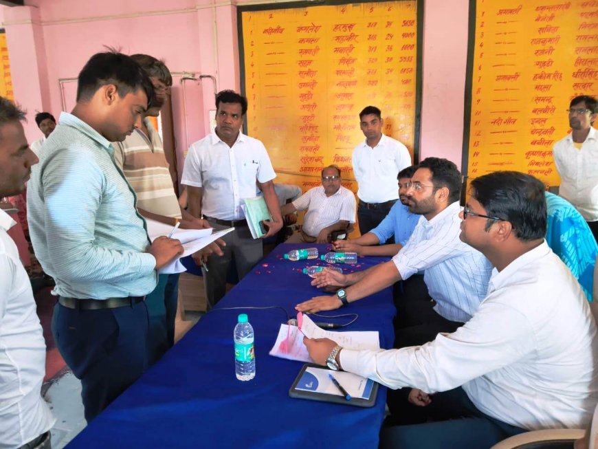 जिला कलक्टर  ग्रामीण क्षेत्र के दौरे पर:  चिकित्सा संस्थानों, जलभराव क्षेत्रों का निरीक्षण कर सालाबाद में की ग्राम स्तरीय जनसुनवाई