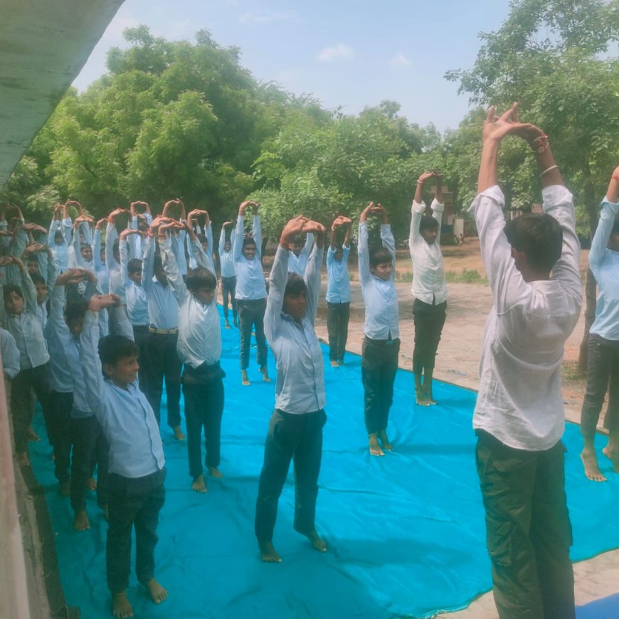 आयुष्मान आरोग्य मंदिर चिमरावली गोड,राजकीय उच्च माध्यमिक विद्यालय चिमरावली सिक्ख में योग सत्र का आयोजन