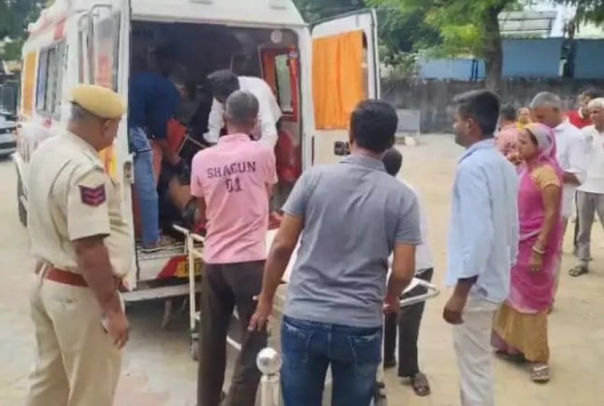 बाइक पिकअप की टक्कर से एक की मौत दो घायल