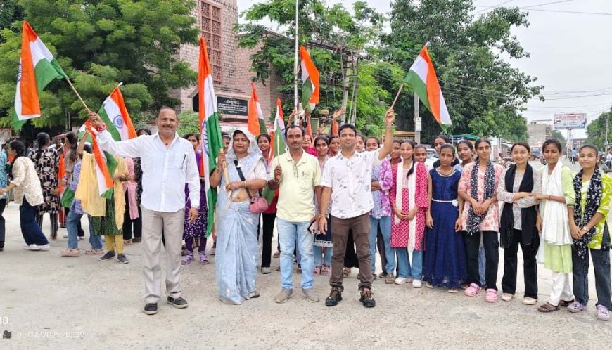 तिरंगा रैली में उमड़ा जनसैलाब, गूँजे देशभक्ति के नारे 