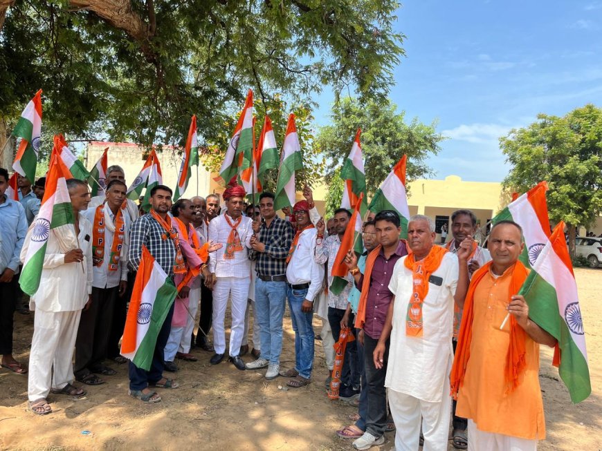 पूर्व विधायक बनवारी लाल सिंगल ने विचगांव में दी तिरंगा यात्रा को रवानगी