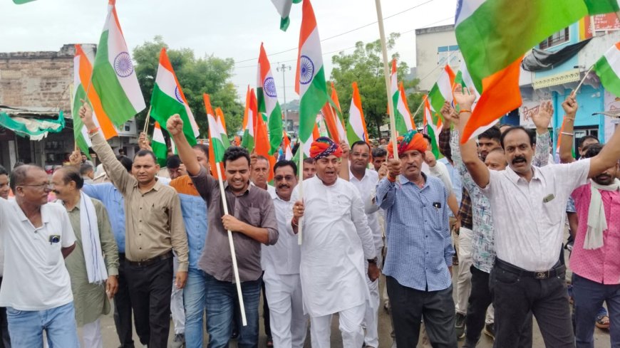 जहाजपुर में तिरंगा यात्रा का भव्य आयोजन, बरसाती फुहारों और पुष्प वर्षा से बढ़ा उत्साह