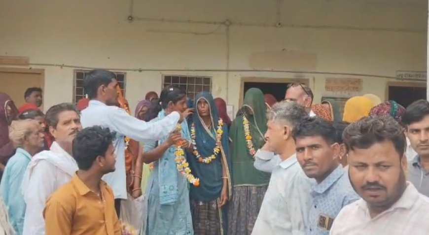 दो ग्राम पंचायत प्रशासकों पर हाईकोर्ट का एक जैसा आदेश, बेई की फौरी देवी ने संभाला कार्यभार, पड़ेर की ममता जाट अब भी इंतजार में