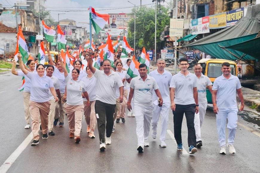 हर घर तिरंगा अभियान: भरतपुर पुलिस जवानों के स्वर से गूंजा यह नारा - विजयी विश्व तिरंगा प्यारा, झंडा ऊंचा रहे हमारा