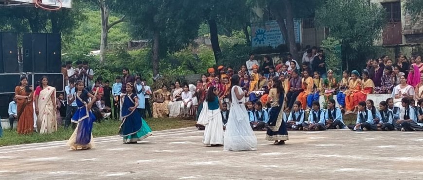 गुरला :स्वाधीनता दिवस  पर आयोजित हुये सांस्कृतिक कार्यक्रम, विद्यालयी छात्र-छात्राओं ने बिखेरे देशभक्ति के रंग