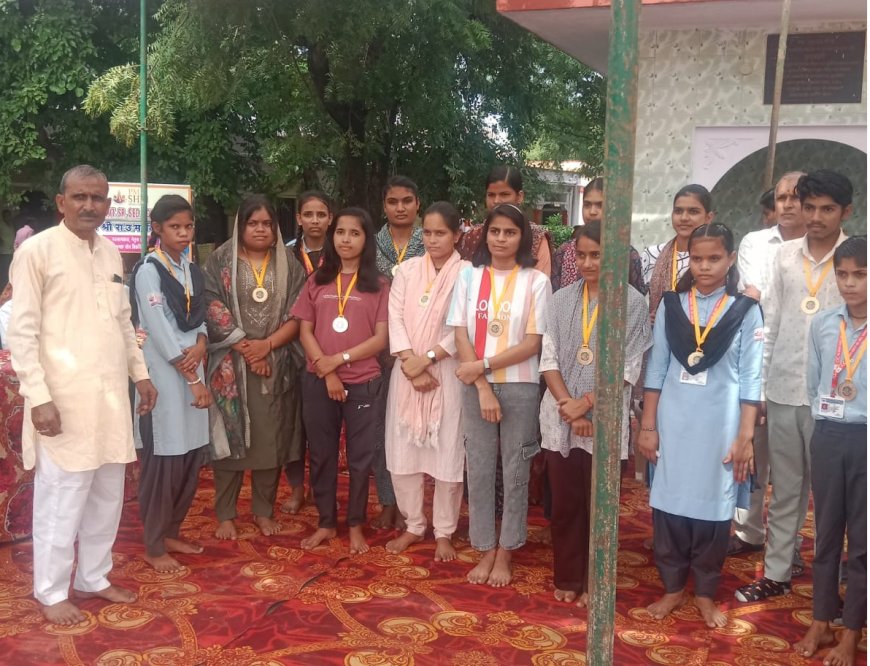 सकट में भागीरथ सेना टीम ने प्रतिभावान छात्र-छात्राओं का किया सम्मान