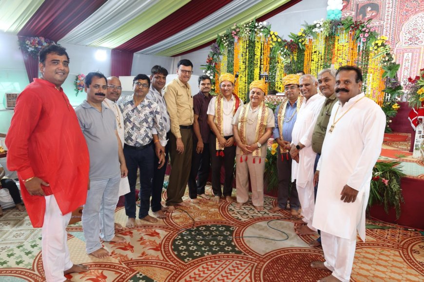 वर्षायोग में होगा जैन विचारकों का सम्मेलन: महासंघ पदाधिकारियों ने आचार्य प्रज्ञासागर से लिया आशीर्वाद