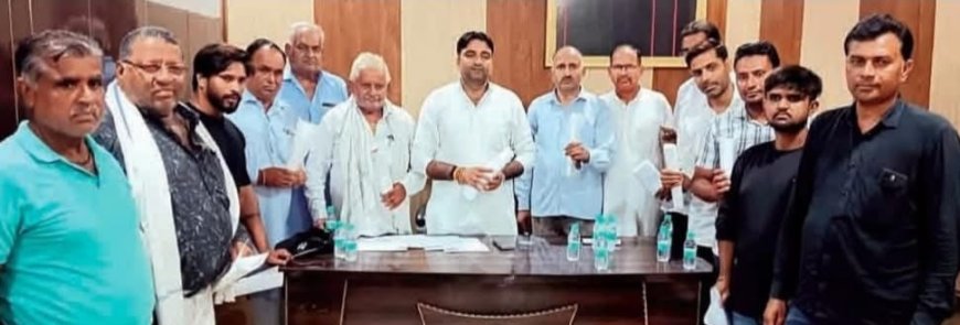 जिला मुख्यालय के विरोध में कांग्रेस के 13 पार्षदों ने दिए इस्तीफे:  विरोध स्वरूप कांग्रेस के 13 पार्षदों ने दिए इस्तीफे
