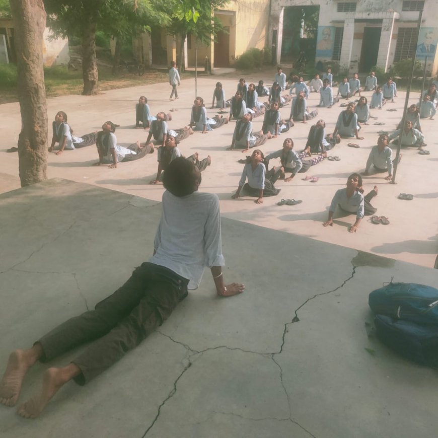 आयुष्मान आरोग्य मंदिर चिमरावली गोड योग प्रशिक्षक ने कराया योग