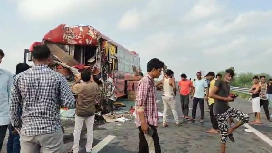 कंटेनर और ट्रेवलर में भीषण भिड़ंत दिल्ली मुंबई एक्सप्रेस वे पर रफ्तार का कहर जारी एक दर्जन से अधिक लोग घायल