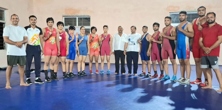 केसरी नंदन अखाड़े के पहलवानों ने स्वर्ण पदक सहित जीते 12 पदक