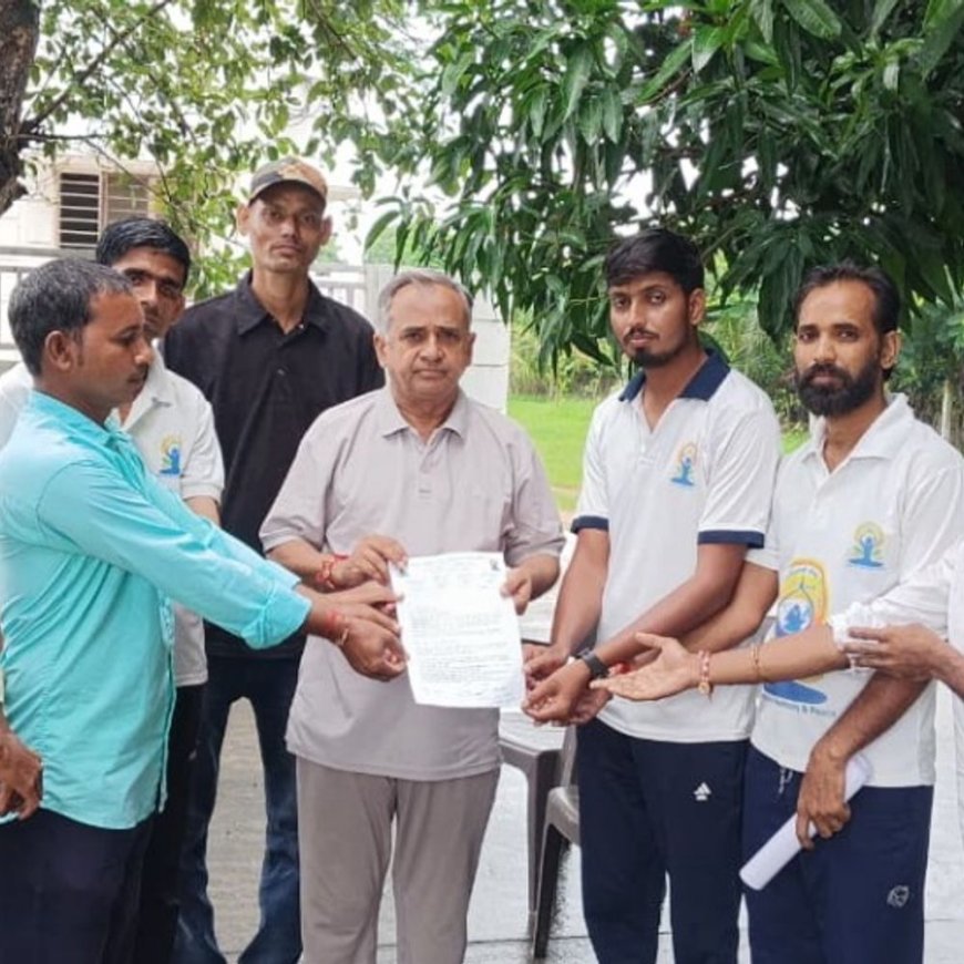 योग प्रशिक्षकों ने फुल टाइम नियुक्ति की मांग को लेकर  पूर्व विधायक और जिला प्रमुख को सीएम के नाम सौंपा ज्ञापन