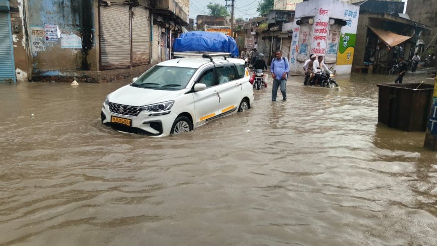 झमाझम बारिश से जन जीवन हुआ अस्त-व्यस्त दुकानदारों को हुई परेशानी