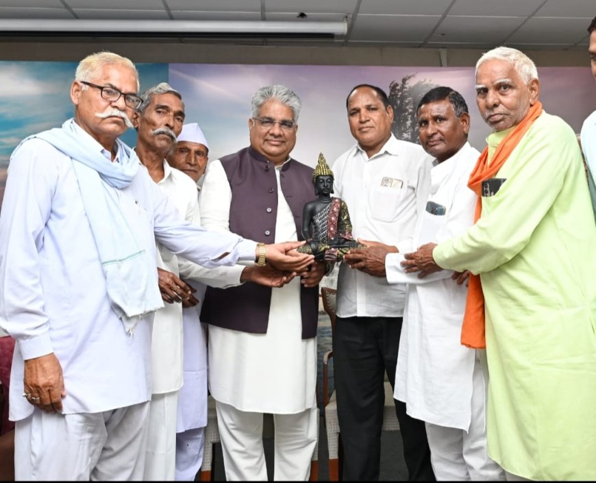 केंद्रीय मंत्री ने खैरथल जाटव समाज के पदाधिकारियों से किया संवाद