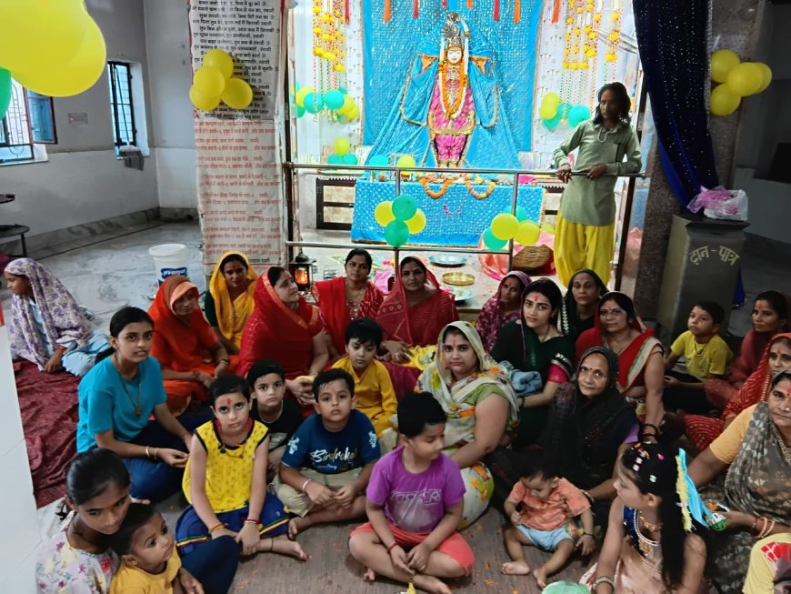 महुवा के श्री कल्याण जी के मंदिर पर श्रद्धालु महिलाओं द्वारा हुआ बलदेव छठ पर संगीतमय रंगारंग बधाई  कार्यक्रम