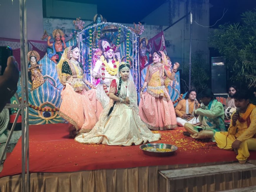 बल्देव छट पर दाऊजी महाराज के मंदिर में फूल बंगला झांकी,भजन संध्या और कृष्ण लीलाओ का किया गया आयोजन