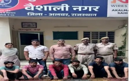 खाते खरीदने-बेचने, OLX पर ठगी करने वाले 8 आरोपी गिरफ्तार: चैक बुक, बैंक पासबुक 11 मोबाइल