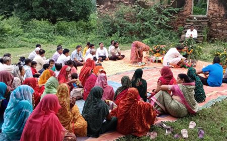 जलझुलनी एकादशी पर ठाकुरजी निकलें पालकी में जल विहार करने, किया  सत्संग