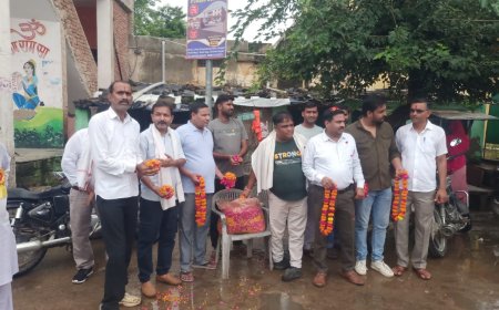 नरसिंह भगवान की शोभा यात्रा का किया फुल वर्षों कर स्वागत, रामगढ़ कस्बे से निकली गई नरसिंह भगवान की शोभायात्रा