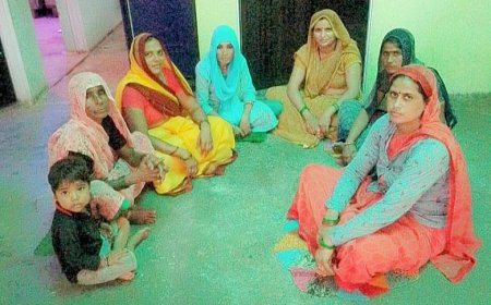 अर्रूवा में ग्राम साथिन ने जाजम बैठक कर महिलाओं को दी विभिन्न योजनाओं की जानकारी