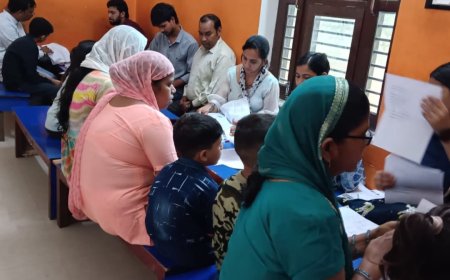 लिटिल फ्लावर किड्स अकेदमी में अभिभावक बैठक का आयोजन