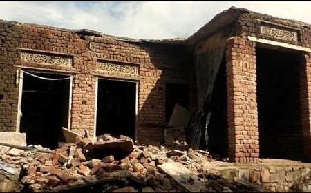 मकान का बरामदा गिरने से दो मासूम घायल: ग्रामीणों ने मशक्कत कर निकाला