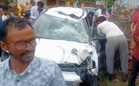 गुरला शिव नगर में अनियंत्रित होकर कार खंबे व पेड़ से टकराईं,  बाइक चपेट मे आई,  कोई जनहानि नहीं