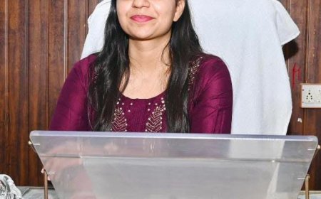 रश्मि फौजदार ने संभाला प्रधान पद का कार्यभार, प्रधान बोली तूफ़ानों से डरकर नौका पार नहीं होती