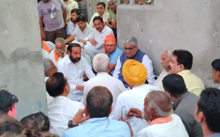 भाजपा के पूर्व रामगढ मंडल अध्यक्ष राजेंद्र मिश्रा के असामायिक निधन पर केंद्रीय मंत्री एवं  विधायक सुखवंत शोक संतप्त परिवार का ढांढस बंधाने पंहुचे