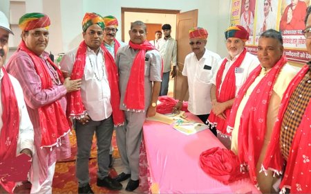 लगातार दूसरी बार अध्यक्ष बने एडवोकेट अनिल,  62 वीं बार रक्तदान करने वाले रक्तवीर सुरेश का किया सम्मान