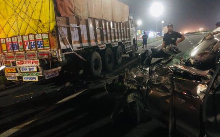 सड़क दुघर्टना में चार घायल गंभीर घायल महिला की उपचार के दौरान मौत: कार क्षतिग्रस्त