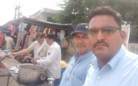 खाटू श्याम दर्शनार्थियों को वितरण की प्रसादी: एकादशी पर खाटू श्याम बाबा के किए दर्शन