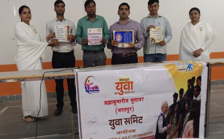 विकसित भारत के लिए "युवा समिट" कार्यक्रम "श्री रांगेय राघव महाविद्यालय वैर मे आयोजित