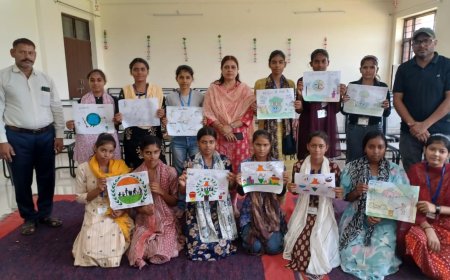 स्वच्छता ही सेवा पखवाड़े के अंतर्गत आयोजित हुई चित्रकला प्रतियोगिता,  पेंटिंग्स बनाकर युवाओं ने लिया स्वच्छता का संकल्प