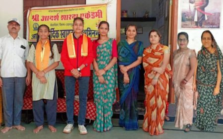 सॉफ्टबॉल अंडर 14 वर्ग मे राज्य स्तर पर लक्षिता शर्मा का चयन