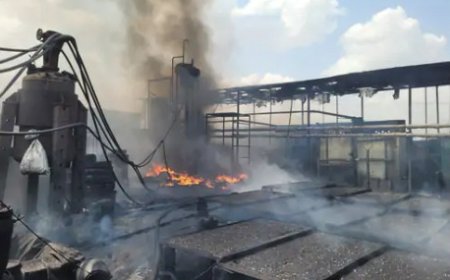 बहरोड़ में कलर फैक्ट्री में बॉयलर फटा:पास के गोदाम में रखे प्लास्टिक के पाइप भी जले, 3 घंटे में पाया काबू