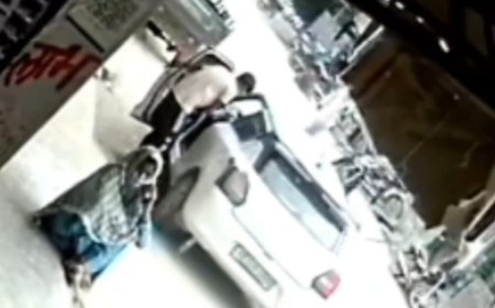 थाने के पास खड़ी कार से 80 हजार रुपए चोरी,घटना हुई सीसीटीवी में कैद