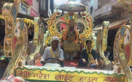 गोविन्दगढ़ कस्बे में धूमधाम से मनाई गई अग्रसेन जयंती कस्बे में निकली शोभायात्रा