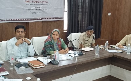 दिशा समिति की बैठक में सांसद संजना जाटव ने  विभागों की कार्य प्रणाली की समीक्षा कर दिए आवश्यक निर्देश