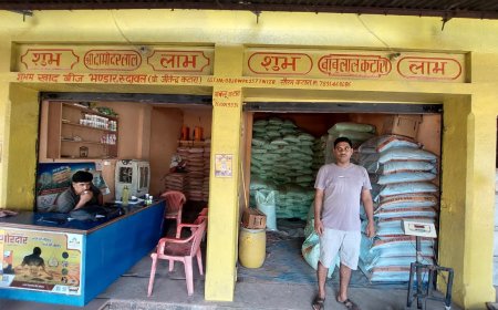 खाद वितरण की दुकानों का किया निरीक्षण