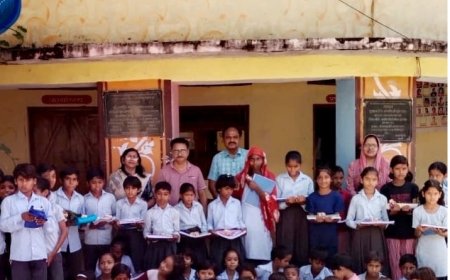 नवरात्र में विद्यालय की कन्याओं बाटें उपहार, सहयोग सेवा संस्थान की पहल