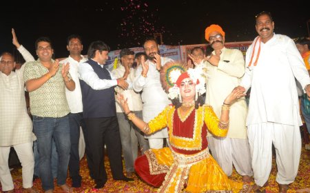 चैयरमेन राजीव सैनी के सानिध्य में श्री राम  बारात  नगर ब्रहृमण करते हुए पहुंची जैन वाटिका