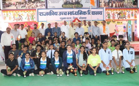 जिला स्तरीय 17/19 वर्ष छात्र-छात्रा बैडमिंटन प्रतियोगिता का हुआ समापन 19 वर्ष छात्रा बैडमिंटन में सुभाष नगर चैंपियन