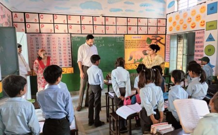 जिला कलक्टर ने किया मिड डे मील का आकस्मिक निरीक्षण