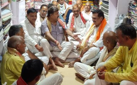 कठूमर बाजार में जीएसटी को लेकर व्यापारियों से मिले विधायक रमेश खींची