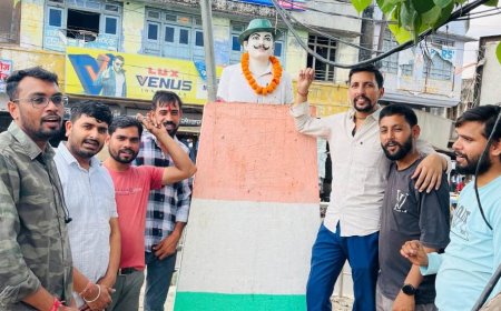 शहीद भगत सिंह की 118 वी जयंती पर प्रतिमा को माला पहनाकर पुष्प अर्पित किए