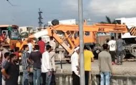 नेशनल हाईवे पर ट्रक, ट्रेलर समेत 7 गाड़ियां भिड़ीं: केबिन में फंसने से ड्राइवर की मौत, 5 घायल हुए